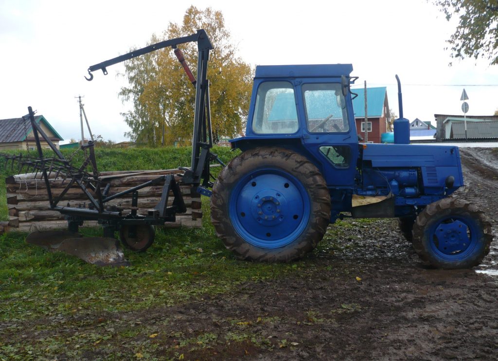 Права на трактор в Рославле